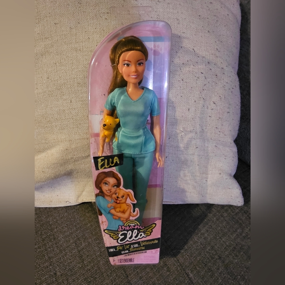 🆕️ 3/30 Dream Ella " I Am A...Pet Vet" Doll